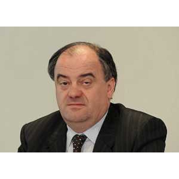 L'assessore regionale a Istruzione, Università, Ricerca, Famiglia, Associazionismo e Cooperazione nel corso della riunione della Giunta. (Udine 13/05/11)
