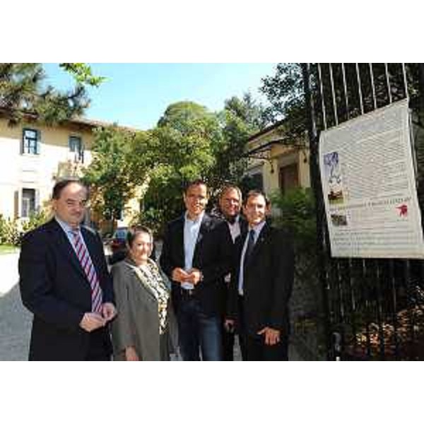 Roberto Molinaro (Assessore Istruzione FVG), Maria Letizia Burtulo (Dirigente scolastica Uccellis), Uwe Scheuch (Vicepresidente e assessore Istruzione Land Carinzia) e Christian Ragger (Assessore Politiche sociali Land Carinzia) all'Educandato statale Uccellis. (Udine 19/05/11)