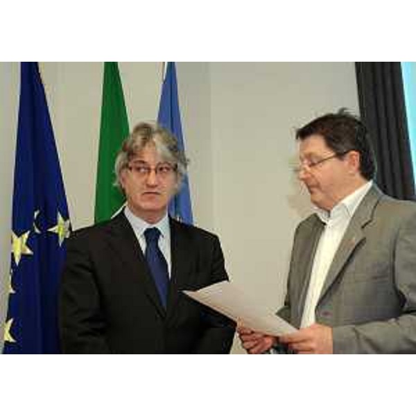 Renzo Tondo (Presidente Friuli Venezia Giulia) con Enrico Gherghetta mentre giura lealtà istituzionale alla Provincia di Gorizia in qualità di presidente. (Udine 20/05/11)