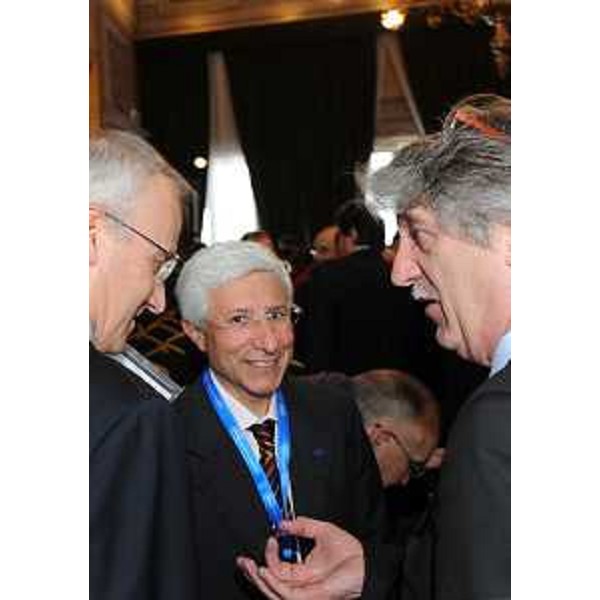 Gianpiero Fasola (Direttore Oncologia medica Ospedale Udine), Sergio Crispino e Renzo Tondo (Presidente Friuli Venezia Giulia) al convegno "L'oncologia motore dell'innovazione in sanità". (Udine 20/05/11)