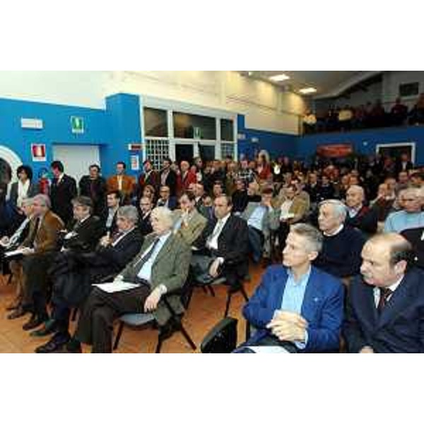 Riccardo Illy (Presidente Regione Friuli Venezia Giulia) e Gianfranco Moretton (Vicepresidente, Assessore regionale all'ambiente, lavori pubblici e protezione civile e neocommissario per le opere di risanamento della laguna) all'incontro sulle opere di bonifica della laguna di Grado e di Lignano e sulla viabilità Aussa. (San Giorgio di Nogaro 11/12/06)