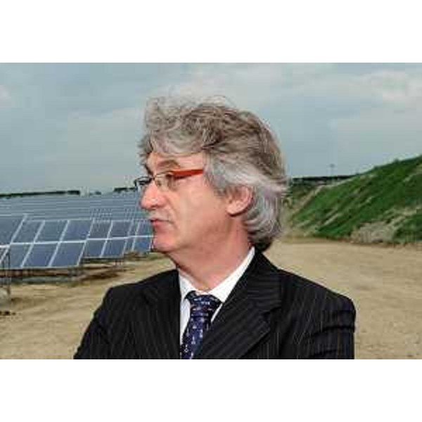 Renzo Tondo (Presidente Friuli Venezia Giulia) all'inaugurazione dell'impianto fotovoltaico costruito in una ex cava di ghiaia. (Casanuova di Premariacco 27/05/11)