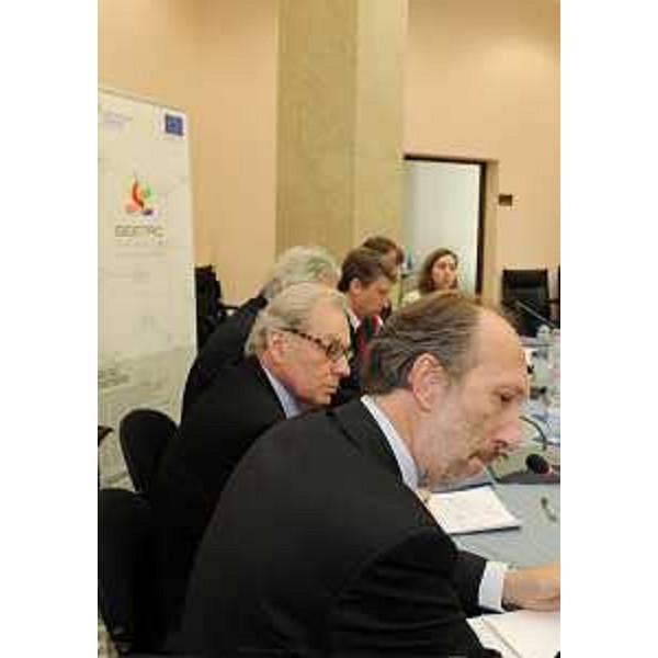 Gerhard Pfanzelter (Segretario generale InCE) e Riccardo Riccardi (Assessore Viabilità e Trasporti FVG) alla settima sessione della SEETAC (South-East European Transport Axis Cooperation), nella sede dell'InCE. (Trieste 31/05/11)