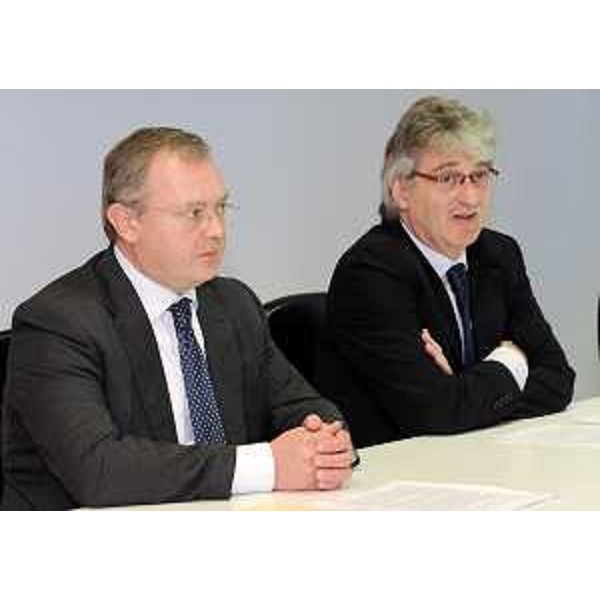 Andrea Garlatti (Assessore regionale Funzione pubblica, Autonomie locali e Coordinamento Riforme) e Renzo Tondo (Presidente Friuli Venezia Giulia) in conferenza stampa sul ddl "Disciplina del sistema informativo integrato regionale", appena approvato dalla Giunta regionale. (Udine 13/06/11)