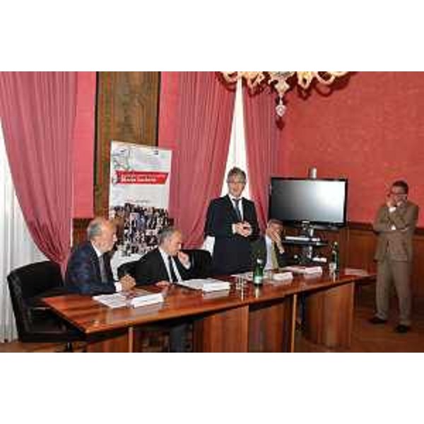 A.Calenda (Sovrintendente Fondazione Teatro Verdi TS), M.Mazza (Direttore RAI 1), R.Tondo (Presidente Regione FVG), E.Angiolini (Presidente Fondazione Luchetta Ota D'Angelo Hrovatin) e G.Marzini (Caporedattore TGR RAI 3 FVG) alla presentazione del Premio giornalistico Marco Luchetta edizione 2011. (Roma 14/06/11)