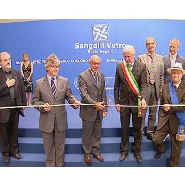 Renzo Tondo (Presidente della Regione Friuli Venezia Giulia), Giorgio Sangalli (Presidente del gruppo Sangalli) e Pietro Del Frate (Sindaco di San Giorgio di Nogaro) durante il taglio del nastro. (San Giorgio di Nogaro, 14/06/11)