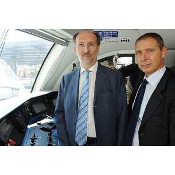 Riccardo Riccardi (Assessore Viabilità e Trasporti) insieme a Guido Porta (Presidente e A.D. di InRail) all'interno del locomotore Siemens E190 acquistato da InRail. (Udine, 20/06/11)