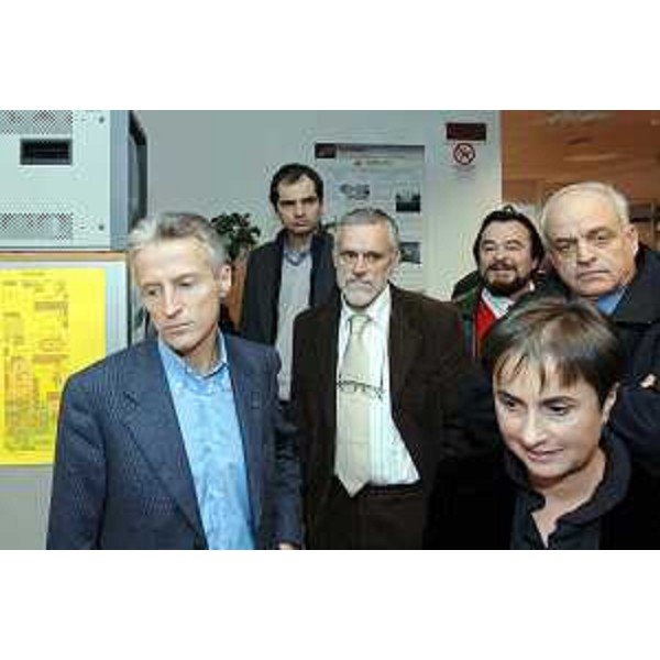Riccardo Illy (Presidente Regione Friulil Venezia Giulia) con Manuela Croatto (Direttrice Cirmont) ed Edoardo Mensi (Presidente Cirmont) all'inaugurazione dei laboratori di ricerca "Cirmont". (Amaro 15/12/06)
