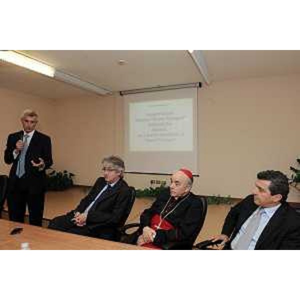 Renzo tondo (Presidente della Regione Friuli Venezia Giulia), Andrea Bruno Mazzocato (Arcivescovo di Udine) e Francesco Martines (Sindaco di Palmanova) ascoltano seduti l’intervento di Paolo Bordon (Direttore Generale Azienda per i Servizi Sanitari n. 5 "Bassa Friulana") durante l’inaugurazione dell’hospice – Ospedale di Palmanova. (Palmanova, 24/06/11)