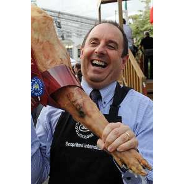 Claudio Violino (Assessore regionale alle risorse rurali, agroalimentari e forestali) all'inaugurazione della 27ma edizione di Aria di Festa. (San Daniele del Friuli, 24/06/11)