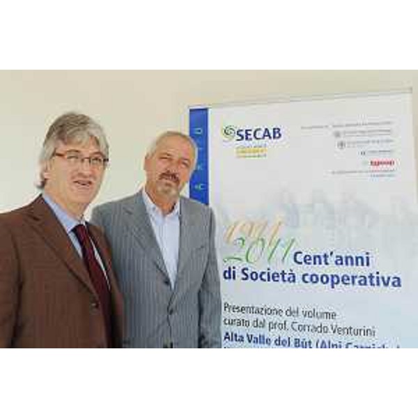 Renzo Tondo (Presidente della Regione Friuli Venezia Giulia) insieme a Luigi Cortolezzis (Presidente della Secab – Società elettrica cooperativa dell'Alto But) alle celebrazioni ei cent'anni della Società. (Paluzza, 25/06/2011)