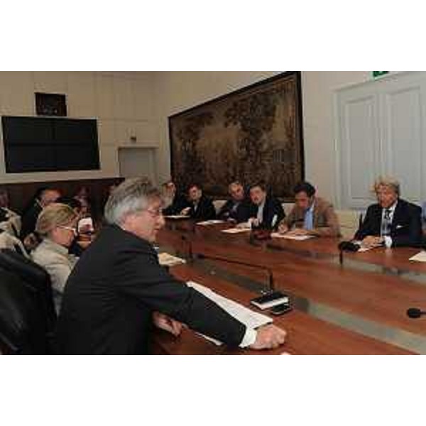 Renzo Tondo (Presdiente della Regione Friuli Venezia Giulia) ed assessori regionali durante l'incontro con i rappresentanti delle categorie economiche e delle organizzazioni sindacali. (Trieste, 28/06/11)