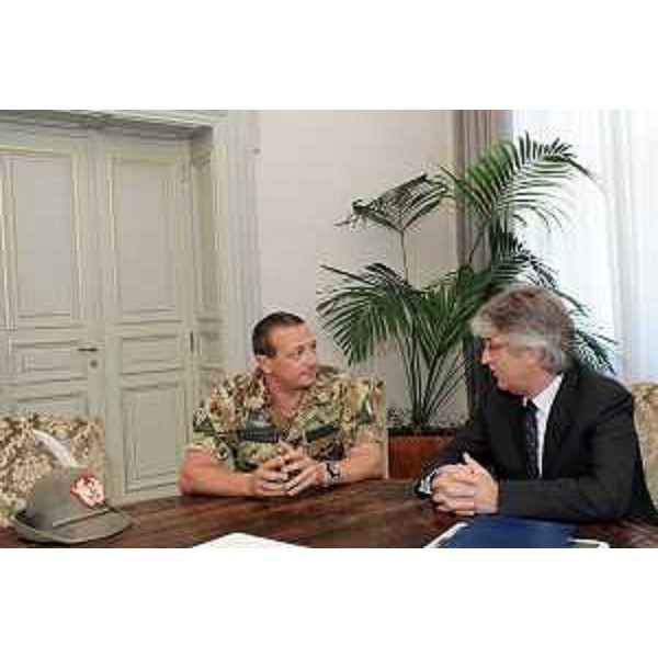 Renzo Tondo (Presidente della Regione Friuli Venezia Giulia) riceve Marcello Bellacicco (comandante Brigata alpina Julia) in visita di commiato. (Trieste, 29/06/11)