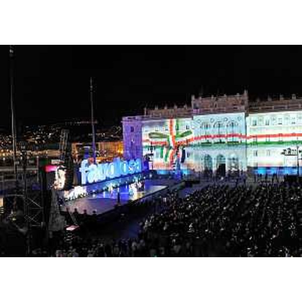 La festa in piazza Unità d'Italia per l'inaugurazione di "Favolosa", nave da crociera Costa. (Trieste 02/07/11)