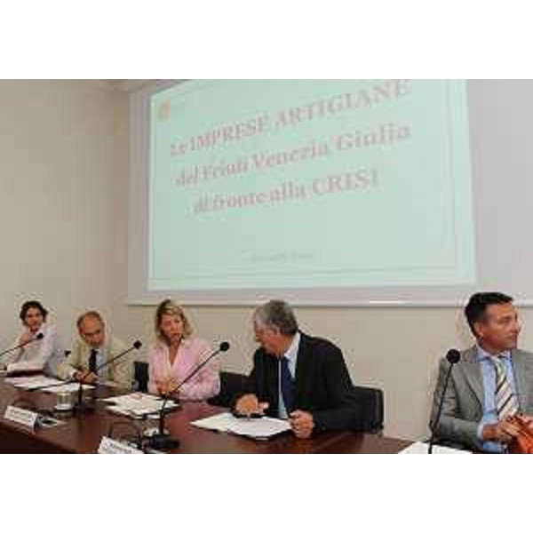 Federica Seganti (Assessore regionale Attività produttive) alla presentazione dello studio IRES sulle imprese artigiane del FVG commissionato dalla CNA-Confederazione Nazionale Artigianato. (Trieste 06/07/11)