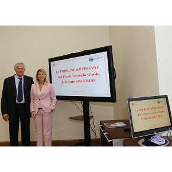 Denis Puntin (Presidente CNA FVG) e Federica Seganti (Assessore regionale Attività produttive) alla presentazione dello studio IRES sulle imprese artigiane del FVG commissionato dalla CNA-Confederazione Nazionale Artigianato. (Trieste 06/07/11)