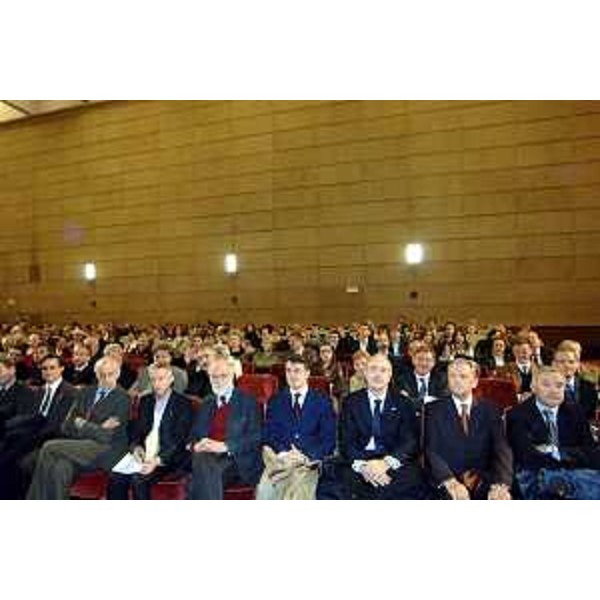 Riccardo Illy (Presidente Regione Friuli Venezia Giulia) con Ezio Beltrame (Assessore regionale alla salute e protezione sociale) e Miilos Budin (Sottosegretario al Commercio Internazionale) all'assemblea dell'Ordine dei medici della provincia di Trieste. (Trieste 21/12/06)