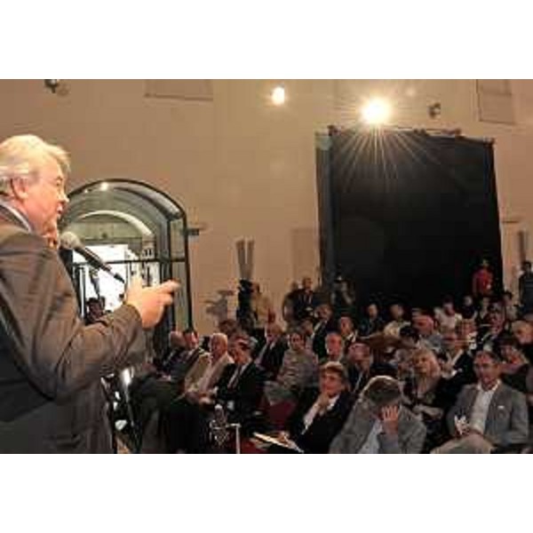 Elio De Anna (Assessore regionale Cultura) interviene all'apertura della XX edizione di Mittelfest, nella Chiesa di San Francesco. (Cividale del Friuli 09/07/11)