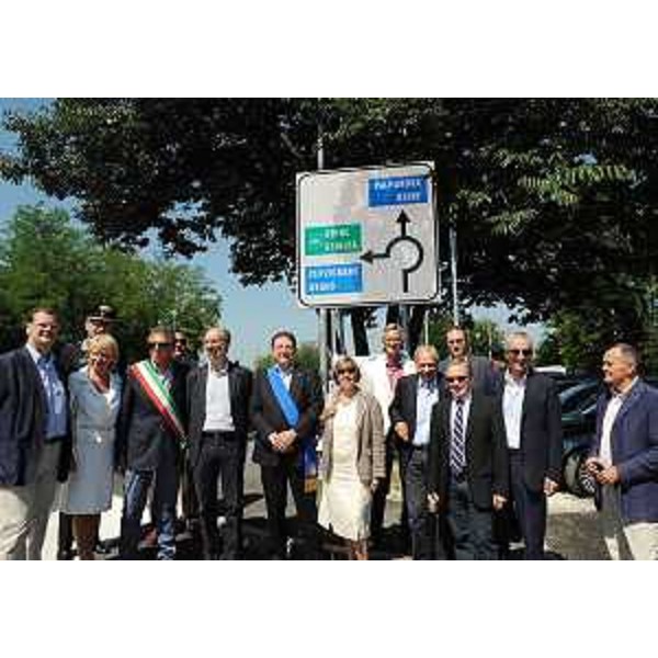 Riccardo Riccardi (Assessore regionale Viabilità e Trasporti) all'inaugurazione della doppia rotatoria tra le strade regionali 305 di Redipuglia e 351 di Cervignano, con Enrico Gherghetta (Presidente Provincia Gorizia), Maria Augusta Marrosu (Prefetto Gorizia), Ettore Romoli (Sindaco Gorizia) e Franco Tommasini (Sindaco Gradisca). (Gradisca 09/07/11)