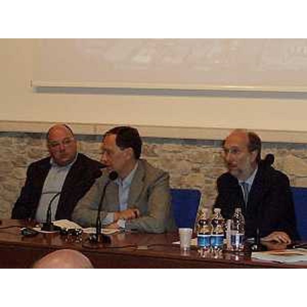 Marco Bellagamba (Presidente NIP-Nucleo Industrializzazione Provincia Pordenone), Luca Ciriani (Vicepresidente FVG e assessore regionale Ambiente ed Energia) e Riccardo Riccardi (Assessore regionale Pianificazione territoriale e Lavori pubblici). (Maniago 11/07/11)
