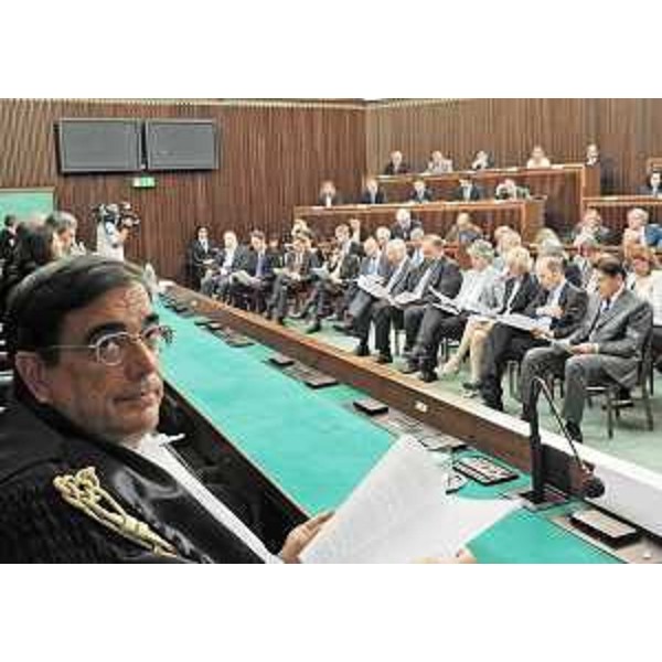 Maurizio Zappatori (Procuratore regionale Corte dei Conti) durante la seduta della Corte dei Conti riunita in Consiglio regionale per il giudizio di parificazione del Rendiconto generale della Regione. (Trieste 15/07/11)