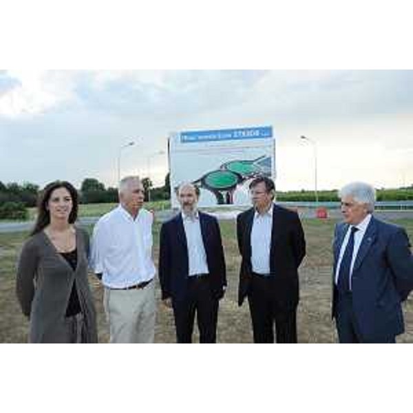 Riccardo Riccardi (Assessore regionale Viabilità e Trasporti) e Giorgio Santuz (Presidente FVG Strade) all'inaugurazione della rotatoria di Scodovacca, all'incrocio tra la strada statale 14 e le vie Chiozza e Veneto. (Cervignano del Friuli 15/07/11)