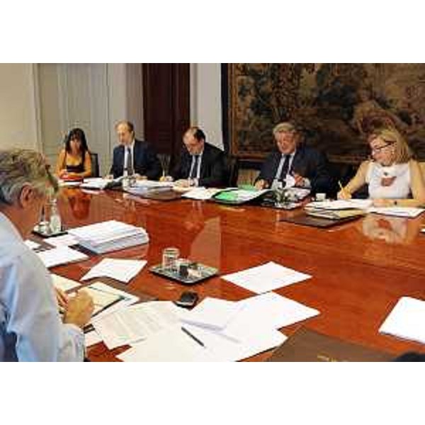 Riunione della Giunta regionale presieduta da Renzo Tondo (Presidente Friuli Venezia Giulia) con gli assessori regionali Brandi, Riccardi, Molinaro, De Anna e Savino, nella sede della Regione. (Trieste 22/07/11)