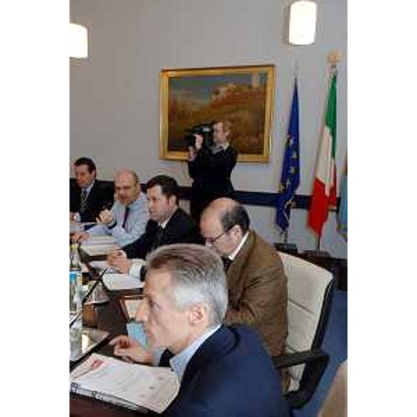 Riccardo Illy (Presidente Regione Friuli Venezia Giulia) ritratto con gli assessori nel corso dela giunta del 29/12/06. (Trieste 29/12/06)
