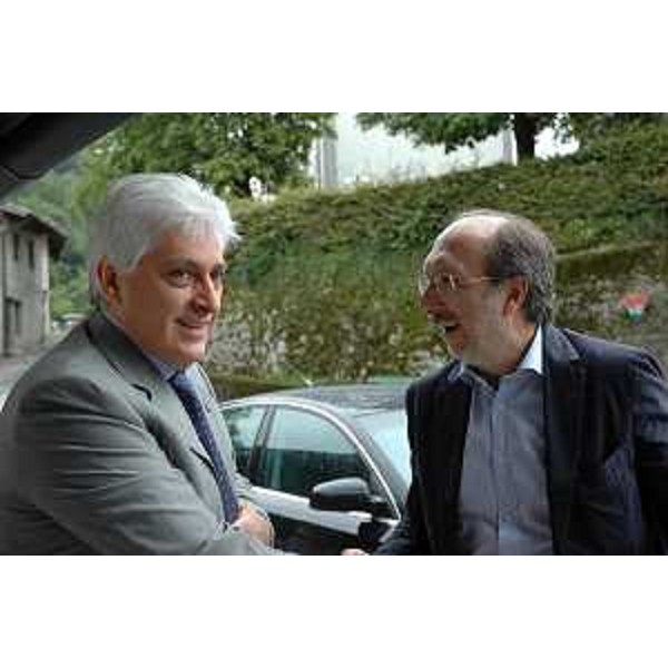 Franco Mattiussi (Assessore Infrastrutture Provincia Udine) e Riccardo Riccardi (Assessore regionale Viabilità). (Porzus 23/07/11)