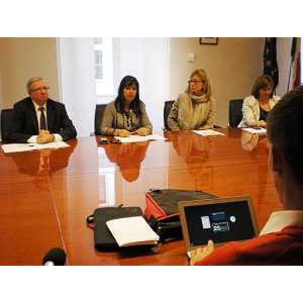 Guido Luca Brunello (Vicedirettore INPS FVG), Angela Brandi e Sandra Savino (Assessori regionali a Lavoro e Finanze) e Antonella Manca (Ragioniere generale Regione FVG). (Trieste 25/07/11)