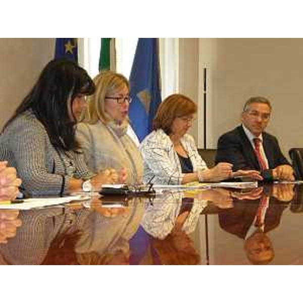 Angela Brandi e Sandra Savino (Assessori regionali a Lavoro e Finanze), Antonella Manca (Ragioniere generale Regione FVG) e Ruggero Cortellino (Direttore regionale Lavoro). (Trieste 25/07/11)