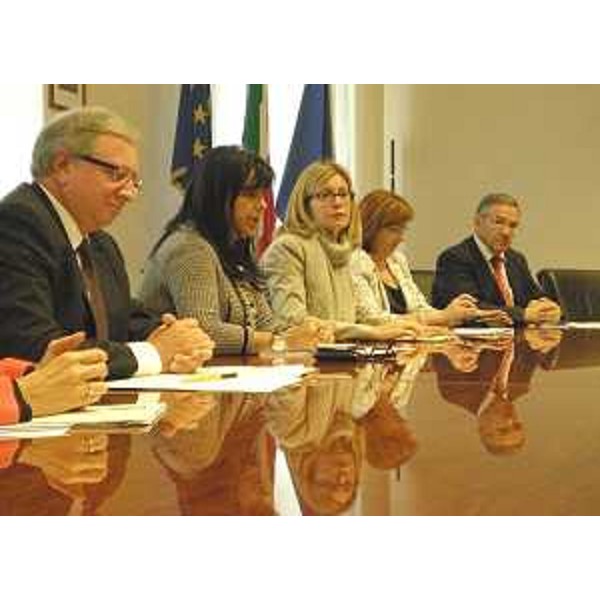 Guido Luca Brunello (Vicedirettore INPS FVG), Angela Brandi e Sandra Savino (Assessori regionali a Lavoro e Finanze), Antonella Manca (Ragioniere generale Regione FVG) e Ruggero Cortellino (Direttore regionale Lavoro). (Trieste 25/07/11)
