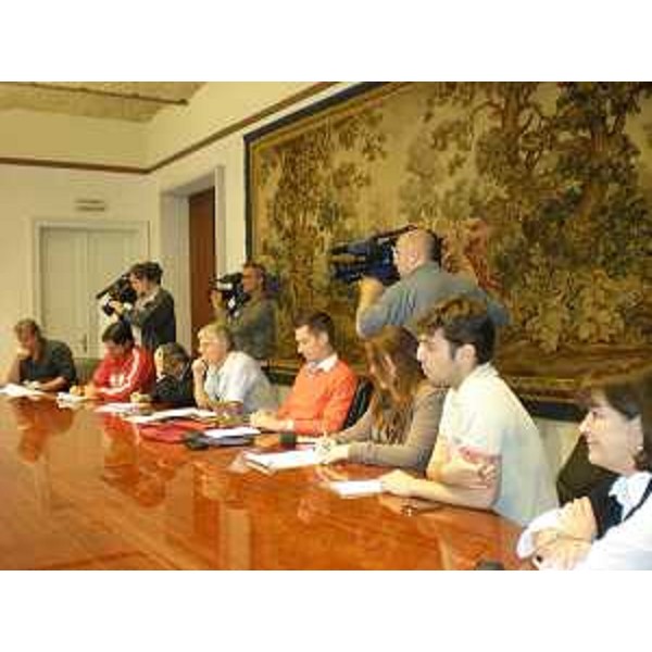 Addetti stampa alla conferenza per l'annuncio dell'erogazione del bonus di 100 euro a cittadini del FVG con pensione minima o sociale. (Trieste 25/07/11)