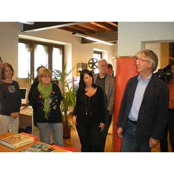 Le signore Puppin, Patat e Cozzutti con Dante Spinotti (Presidente onorario La Cineteca del Friuli) e Renzo Tondo (Presidente Friuli Venezia Giulia) nella sede de La Cineteca del Friuli. (Gemona del Friuli 25/07/11)