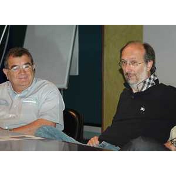 Aldo Burelli (Sindaco Fagagna) e Riccardo Riccardi (Assessore regionale Viabilità e Trasporti) durante l'incontro in Municipio sulla rotatoria detta "di Fagagna", tra la strada regionale 464 di Spilimbergo e la provinciale 10. (Fagagna 30/07/11)
