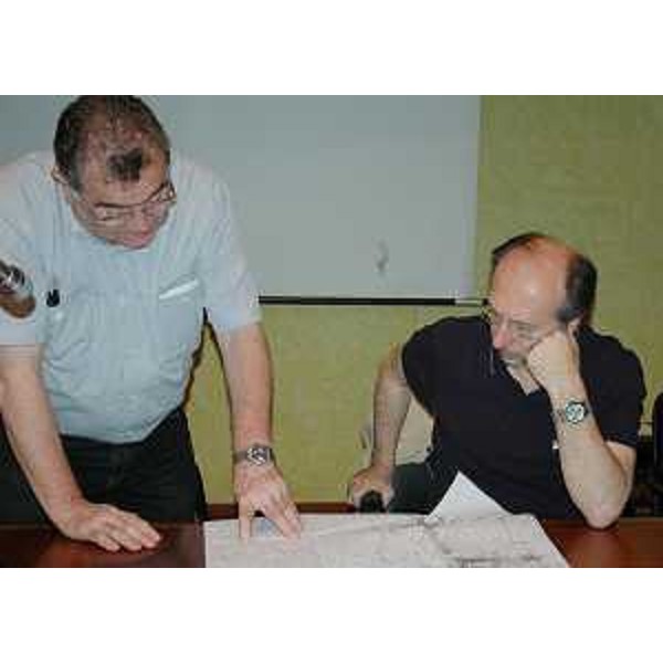 Aldo Burelli (Sindaco Fagagna) e Riccardo Riccardi (Assessore regionale Viabilità e Trasporti) durante l'incontro in Municipio sulla rotatoria detta "di Fagagna", tra la strada regionale 464 di Spilimbergo e la provinciale 10. (Fagagna 30/07/11)