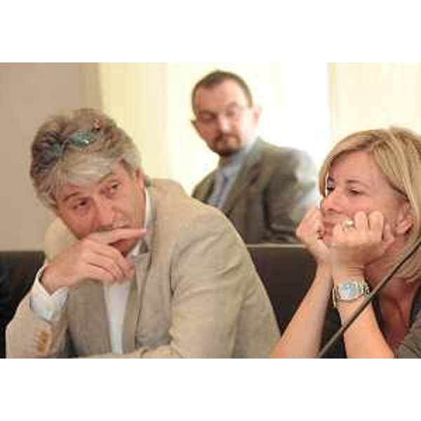 Renzo Tondo (Presidente Friuli Venezia Giulia) e Sandra Savino (Assessore regionale Finanze) nel corso della conferenza stampa di illustrazione delle variazioni di bilancio 2011 e bilancio pluriennale 2011-2013, legiferate dal Consiglio regionale il 29 luglio scorso. (Trieste 03/08/2011)