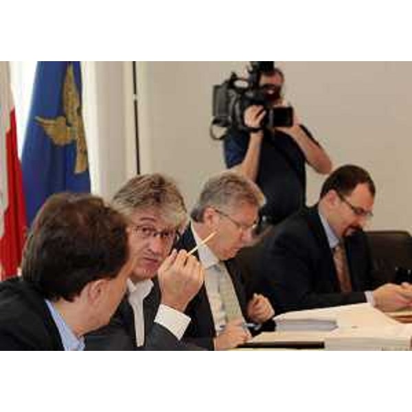 Renzo Tondo (Presidente Friuli Venezia Giulia) presiede la riunione della Giunta regionale. (Trieste 05/08/11)