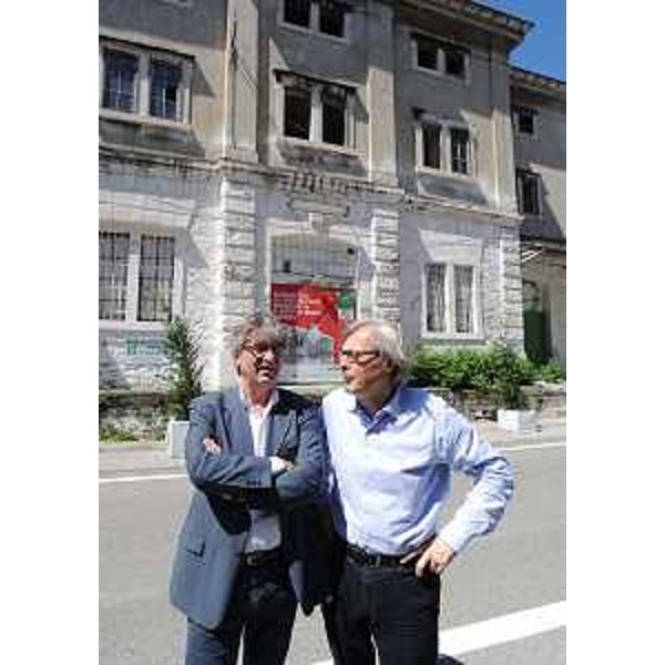 Renzo Tondo (Presidente Friuli Venezia Giulia) e Vittorio Sgarbi (Curatore Biennale Diffusa) al Magazzino 26 del Porto Vecchio. (Trieste 05/08/11)