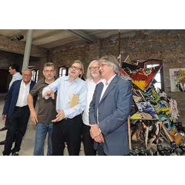 Renzo Tondo (Presidente Friuli Venezia Giulia) visita il Padiglione FVG della 54a Esposizione internazionale d'Arte della Biennale di Venezia, al Magazzino 26 del Porto Vecchio, con Vittorio Sgarbi (Curatore Biennale Diffusa). (Trieste 05/08/11)
