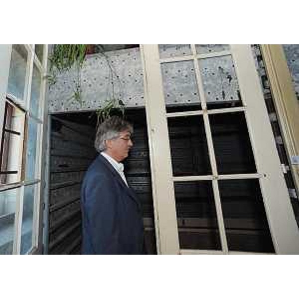 Renzo Tondo (Presidente Friuli Venezia Giulia) visita il Padiglione FVG della 54a Esposizione internazionale d'Arte della Biennale di Venezia, al Magazzino 26 del Porto Vecchio. (Trieste 05/08/11)