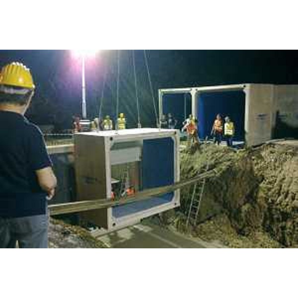 Riccardo Riccardi (Assessore Viablità e Trasporti) durante i lavori della posa del nuovo sottopasso pedonale lungo la strada regionale 56 di Gorizia in Comune di Buttrio. (Buttrio, 08/08/11)