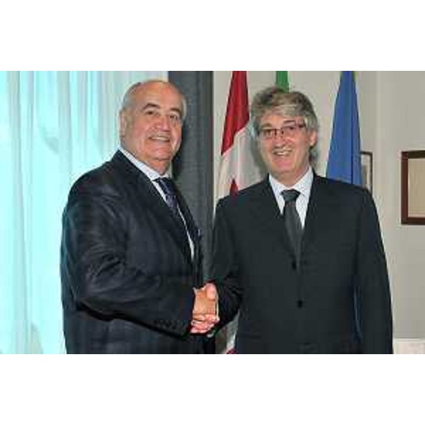 Renzo Tondo (Presidente della Regione Friuli Venezia Giulia) con Julian Fantino (Ministro federale aggiunto della Difesa Nazionale del Canada). (Udine, 09/08/11)