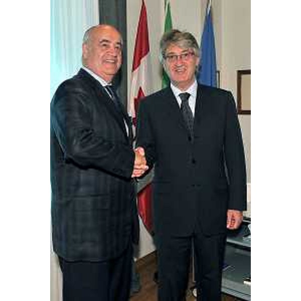 Renzo Tondo (Presidente della Regione Friuli Venezia Giulia) con Julian Fantino (Ministro federale aggiunto della Difesa Nazionale del Canada). (Udine, 09/08/11)