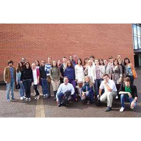 Foto di gruppo dei giovani - tra cui alcuni provenienti dall'Università degli Studi di Trieste – che hanno partecipato al seminario AEBR (Assemblea Regioni di confine) tenutosi in Carelia (Finlandia). (Trieste, 16/08/11)