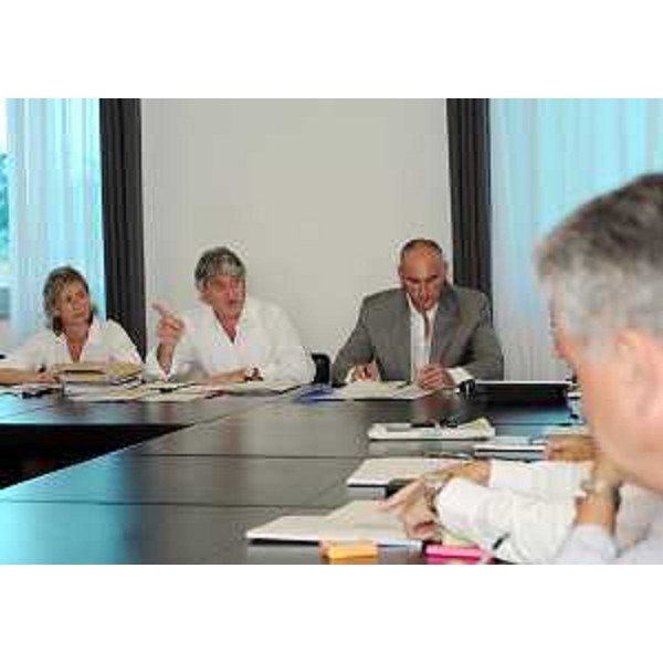 Sandra Savino (Assessore regionale Finanze), Renzo Tondo (Presidente FVG) e Maurizio Franz (Presidente Consiglio FVG) nel corso dell'incontro con i parlamentari eletti in Friuli Venezia Giulia ed i presidenti dei Gruppi politici in Consiglio regionale. (Udine 22/08/11)