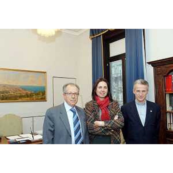 Riccardo Illy (Presidente Regione Friuli Venezia Giulia) con Michela Del Piero (Assessore regionale alla programmazione e controllo, alle risorse economiche e finanziarie, al patrimonio e servizi generali e alle pari opportunità) e Antonio Sciacca (nuovo Direttore della filiale di Trieste della Banca d’Italia). (Trieste 09/01/07)