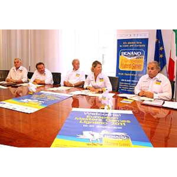 Ennio Polat (Segretario generale Lignano 2011), Silvano Delzotto (Sindaco Lignano), Emilio Felluga (Presidente CONI FVG), Federica Seganti (Assessore regionale Attività produttive e presidente Lignano 2011) e Maurizio Duennhofer (Presidente esecutivo Lignano 2011) alla presentazione degli EMG-European Masters Games di Lignano 2011. (Trieste 30/08/11)