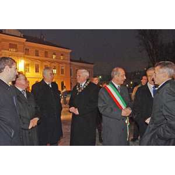 Riccardo Illy (Presidente Regione Friuli Venezia Giulia) con le autorità ritratti nel piazzale della stazione della Transalpina in occasione della visita a Gorizia del Ministro D'Alema. (Gorizia, 09/01/07)