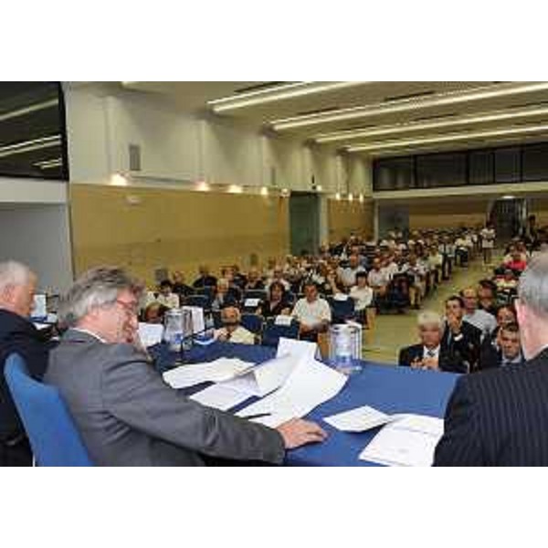Renzo Tondo (Presidente Friuli Venezia Giulia) davanti alla platea del convegno "Artigianato tra crisi e ripresa" alla LXV Giornata dell'Artigiano. (Pordenone 10/09/11)